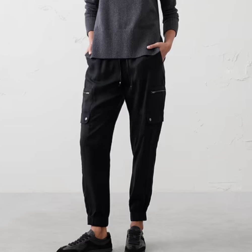 Banana Republic 100% Lyocell Black Cargo Jogger Pants Women’s XXS P